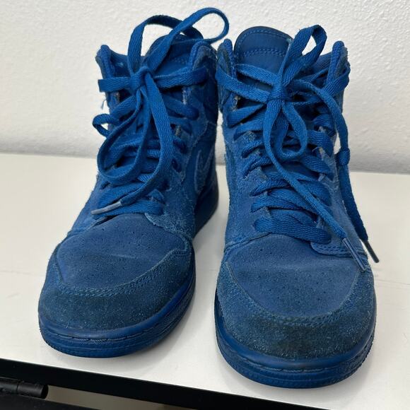 Nike Air Jordan 1 Retro High Top Blue Suede Sneaker 4 Youth - Picture 4 of 16